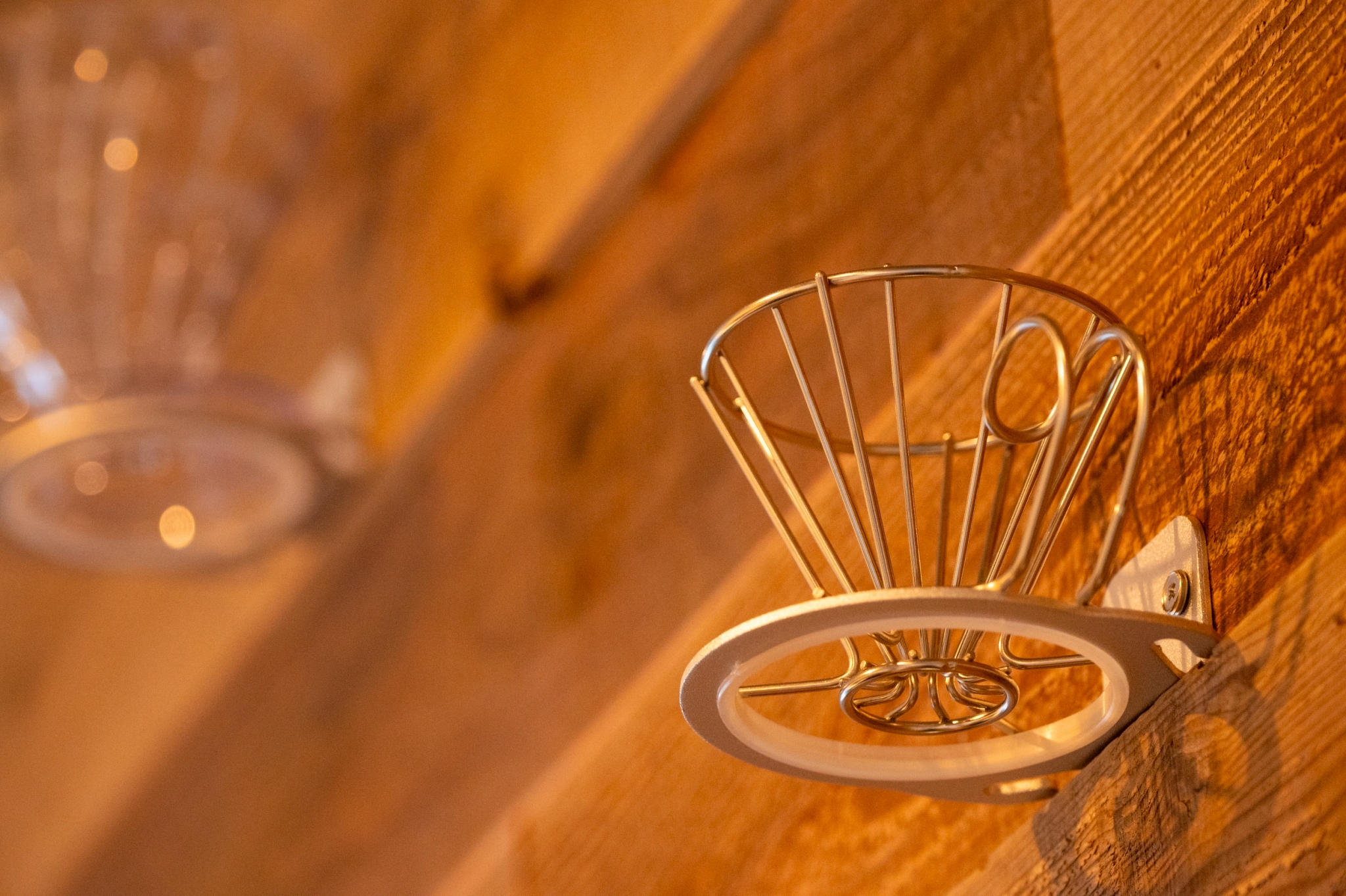 壁に取り付けられたドリッパーホルダー